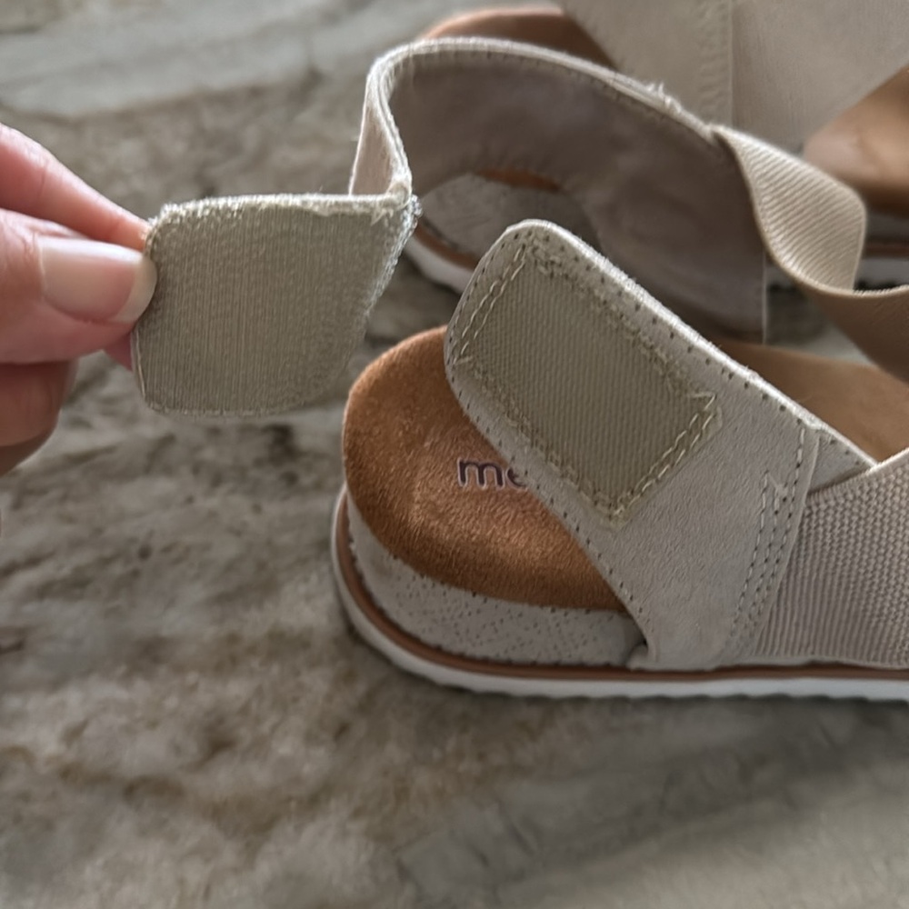 Skechers Size 11 Memory Foam Sole Adjustable Sand… - image 5